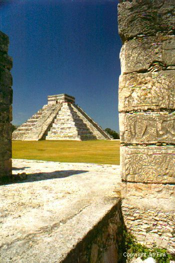 Pryamid El Castillo at Chichen Itza on the Yucatan, Mexico